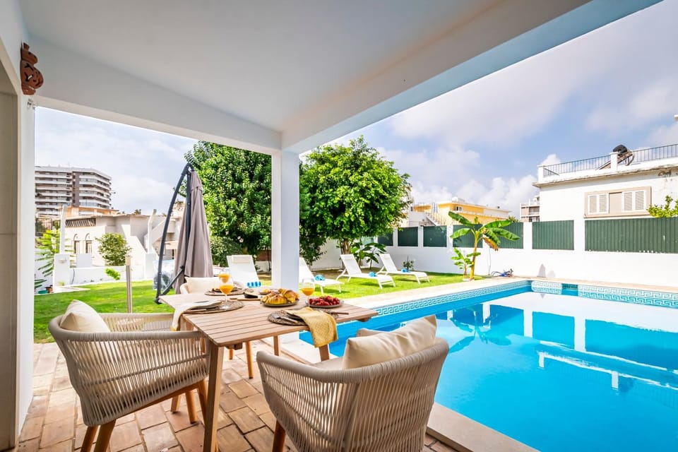 Garden, Balcony/Terrace, Dining area, Garden view, Pool view, Swimming pool, sunbed