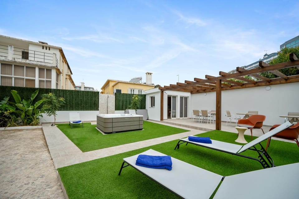 Property building, Hot Tub