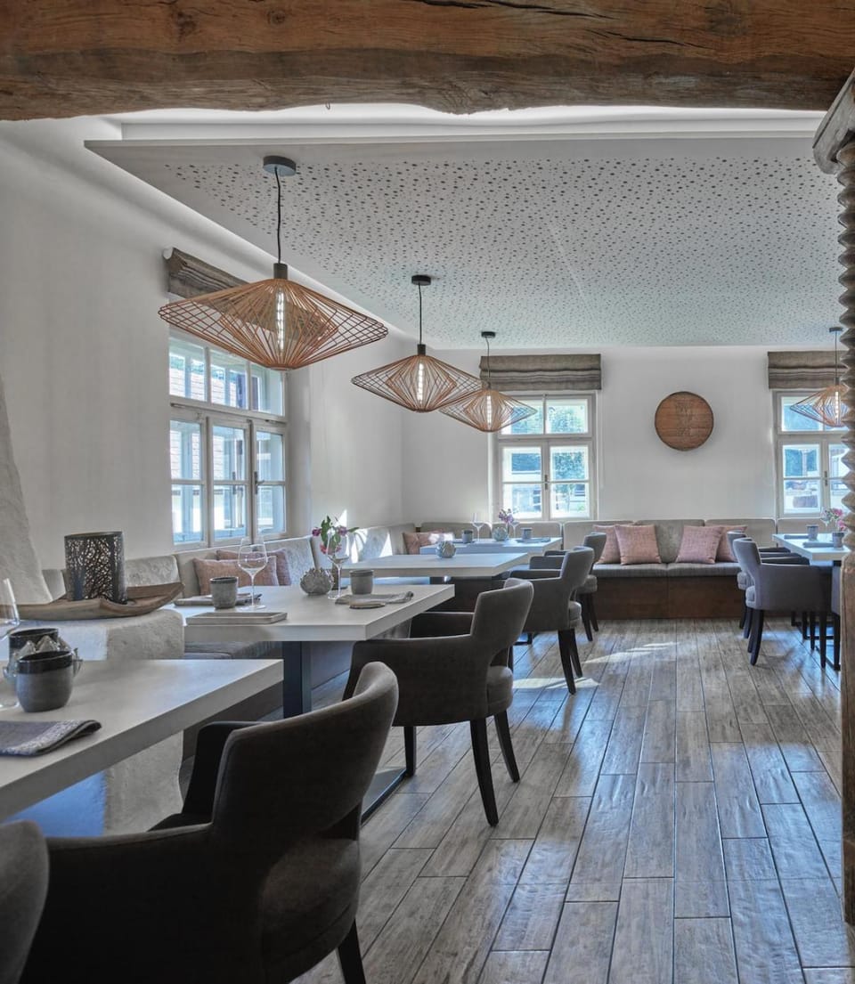 Restaurant/places to eat, Lounge or bar, Internal: Not applicable to any particular room