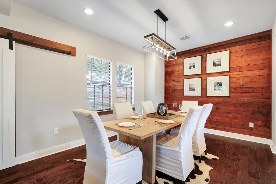 Getaway Near River Walk DT Yard BBQ Pet Games House in San Antonio