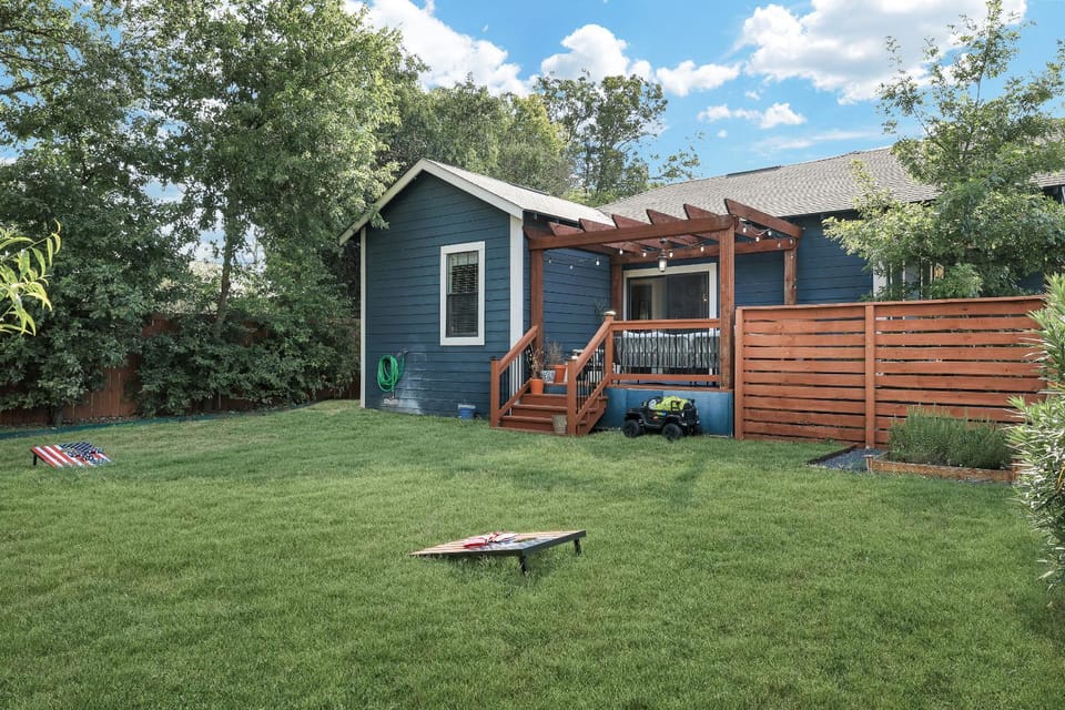 Getaway Near River Walk DT Yard BBQ Pet Games House in San Antonio