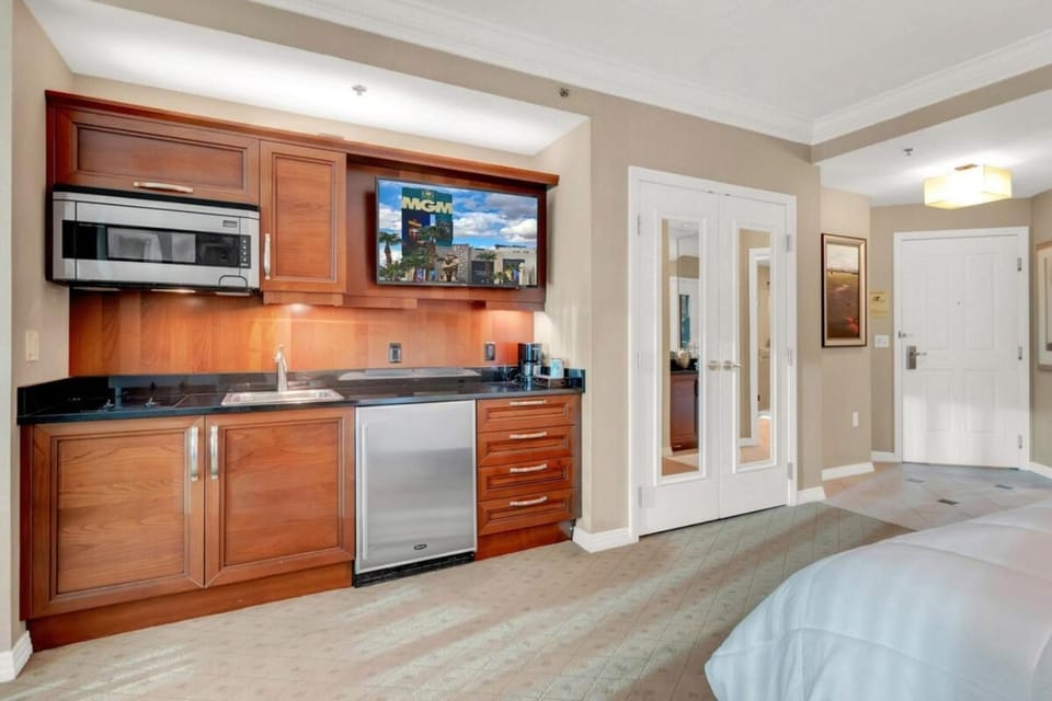 Mgm 1 Bedroom Balcony And Or Studio Luxury Suites House in Las Vegas Strip