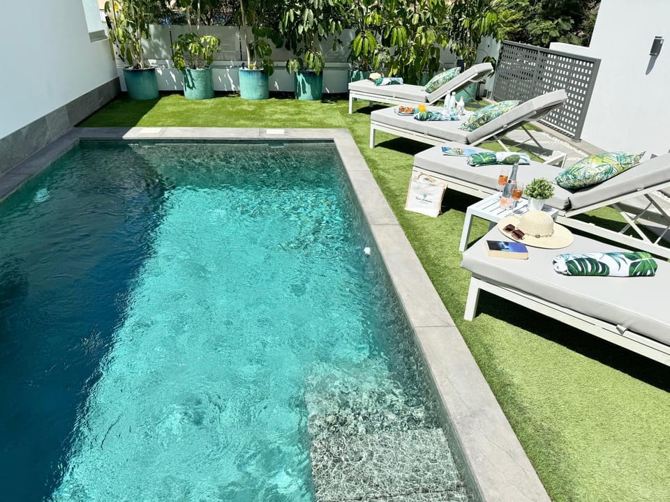 Pool view, Swimming pool, sunbed