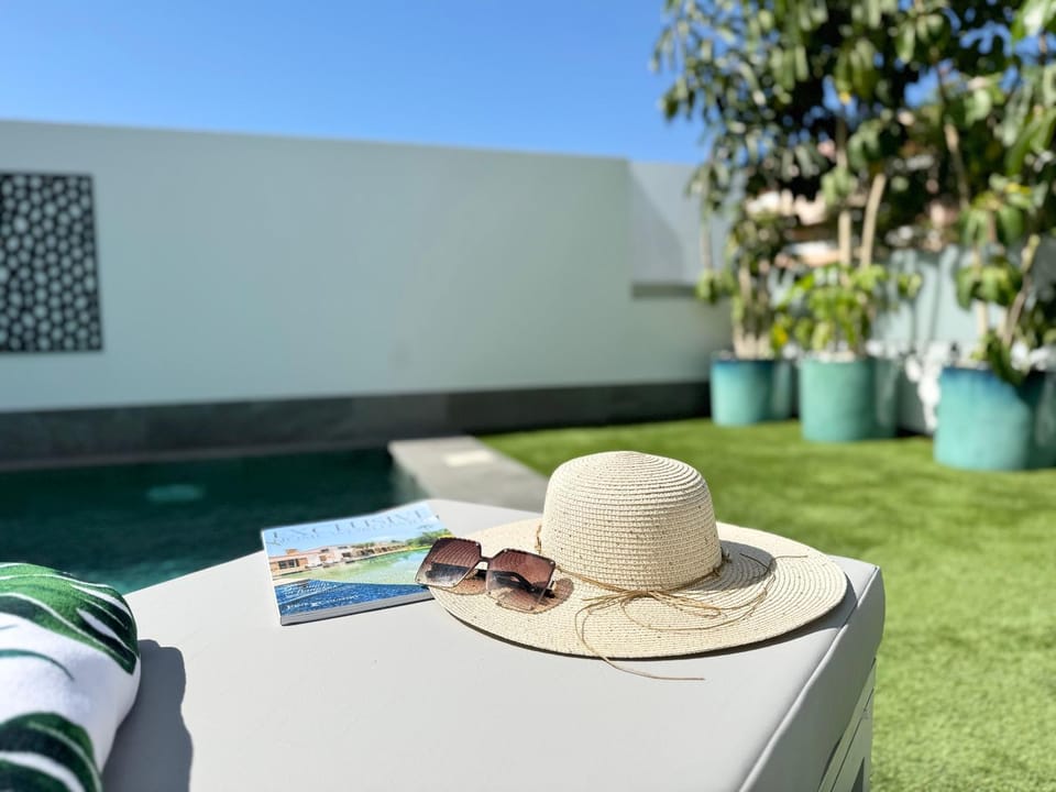 Pool view, Swimming pool, sunbed