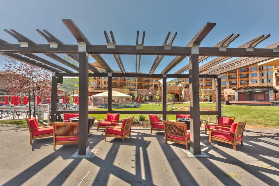 Property building, Summer, Seating area, On site