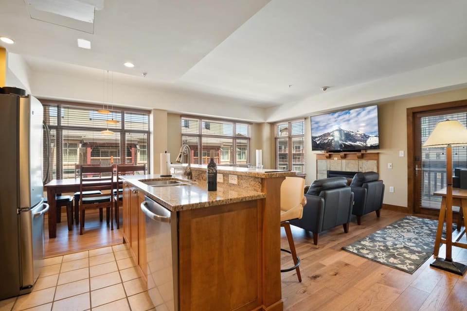 Kitchen or kitchenette, Living room