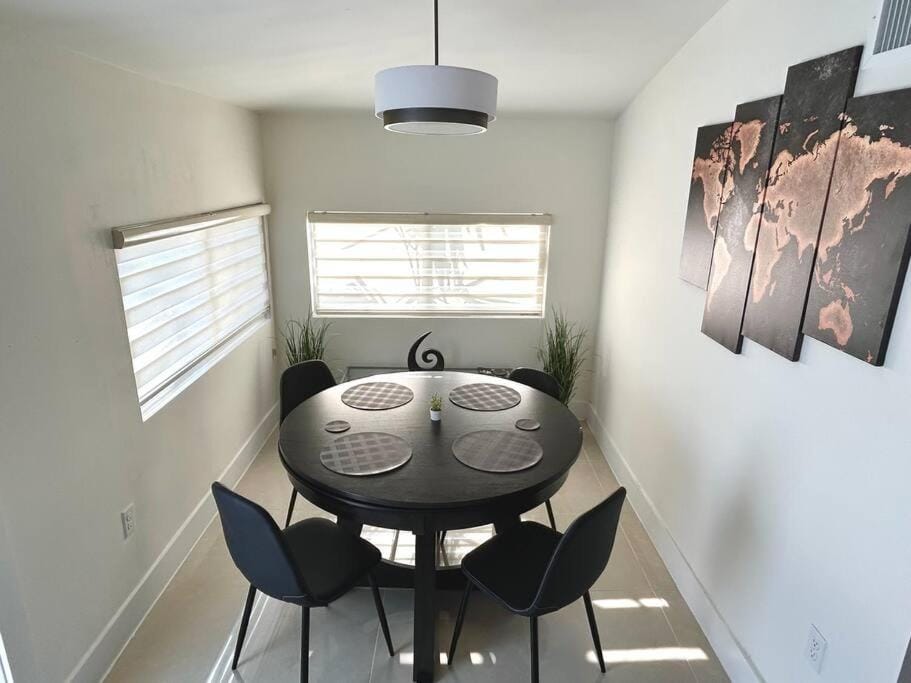 Seating area, Dining area