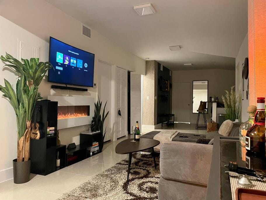 TV and multimedia, Living room, Seating area, Evening entertainment, fireplace