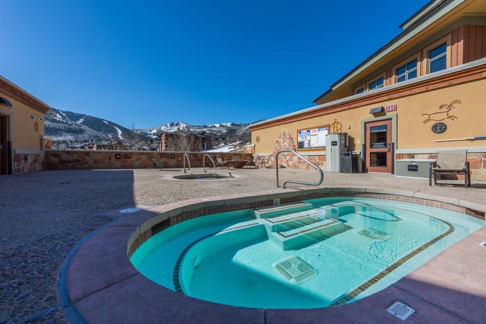Property building, Hot Tub, Area and facilities
