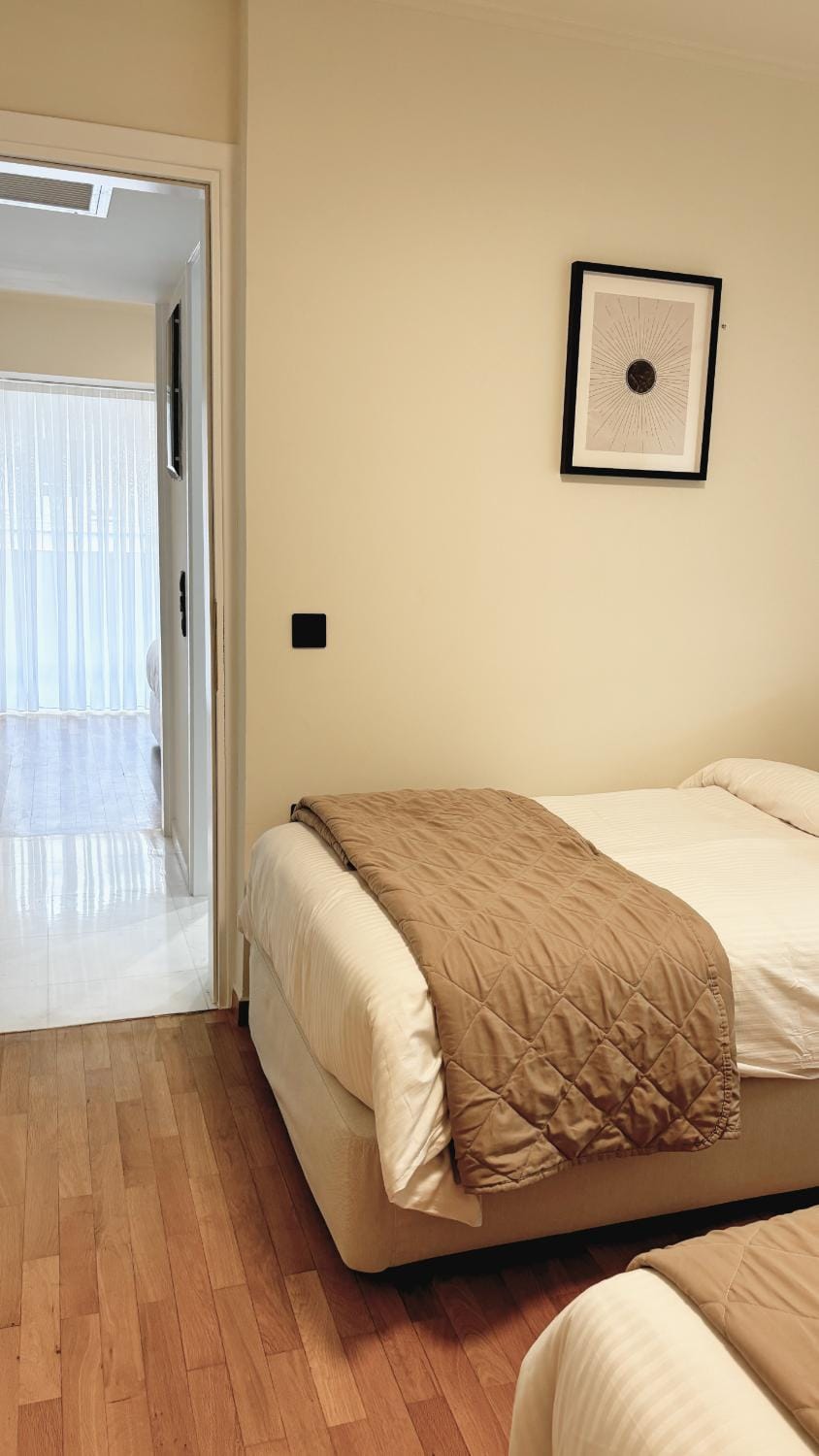 The White Marble - Spacious, 4BR, 2BA in Paleo Faliro Apartment in Piraeus Regional Unit, Greece