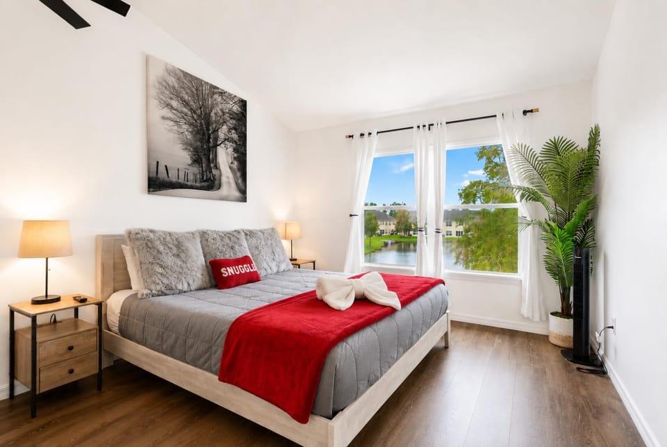 Bed, Bedroom, Lake view