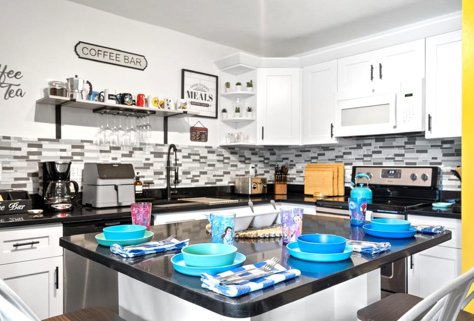 Kitchen or kitchenette, Dining area, dishwasher, oven, stove, toaster