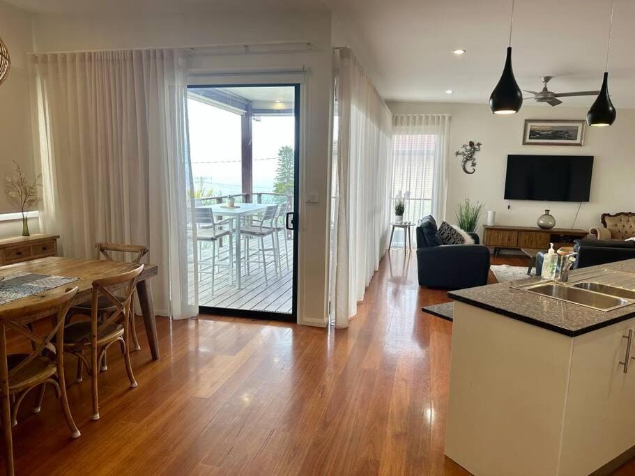 Second Level on Honeysuckle Apartment in Bonny Hills