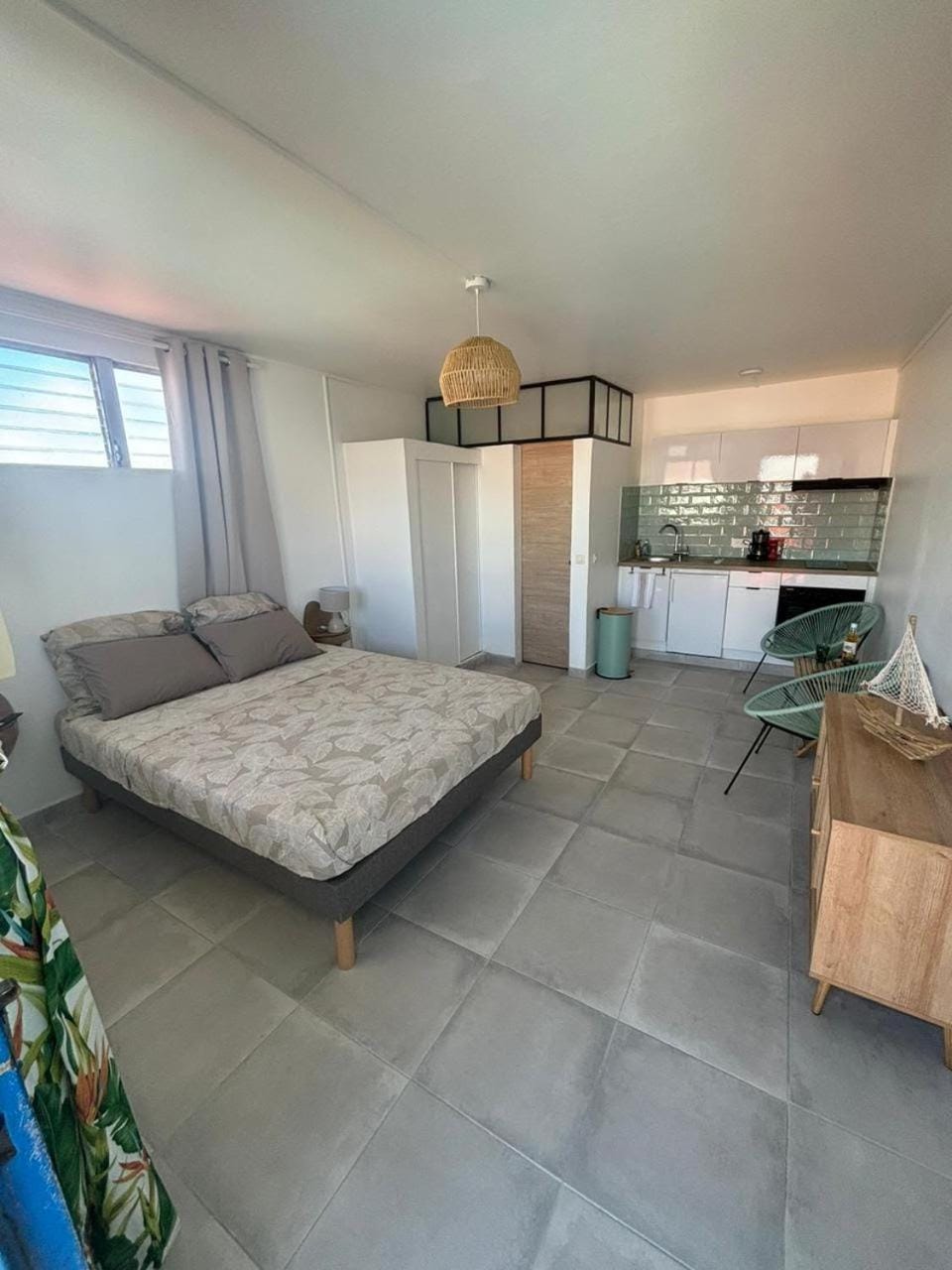 Kitchen or kitchenette, Dining area, oven, stove