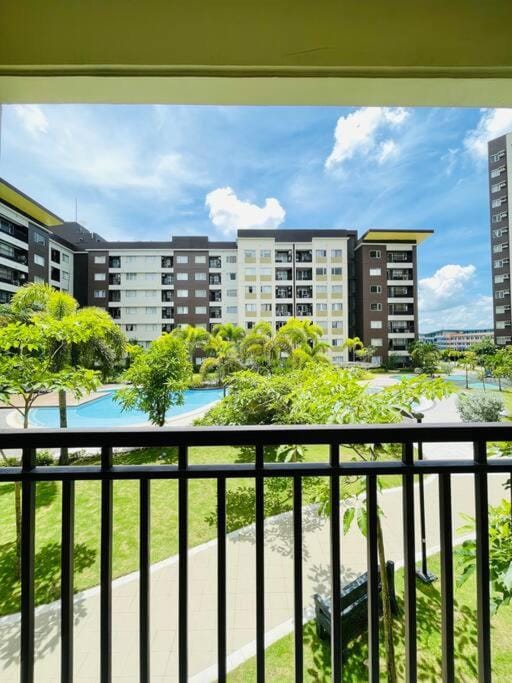 Y2 Pool & Garden Bliss Apartment in Iloilo City
