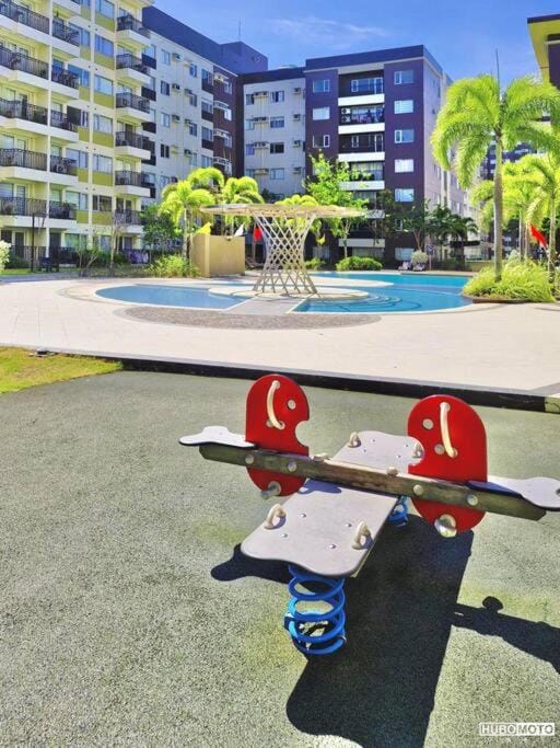 Y2 Pool & Garden Bliss Apartment in Iloilo City