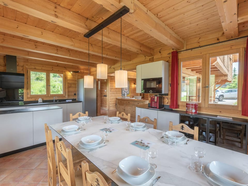 Chalet 178m2 Alpe d'Huez pieds des pistes avec terrasse - FR-1-645-77 Chalet in Huez