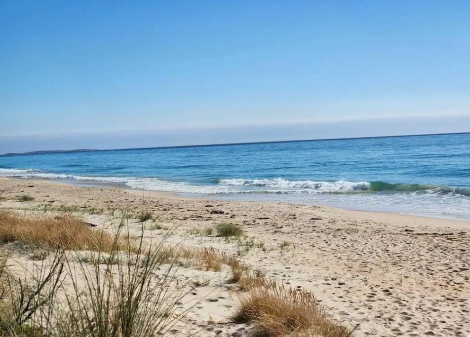 Ocean Breeze - Sleeps 12 House in Scamander