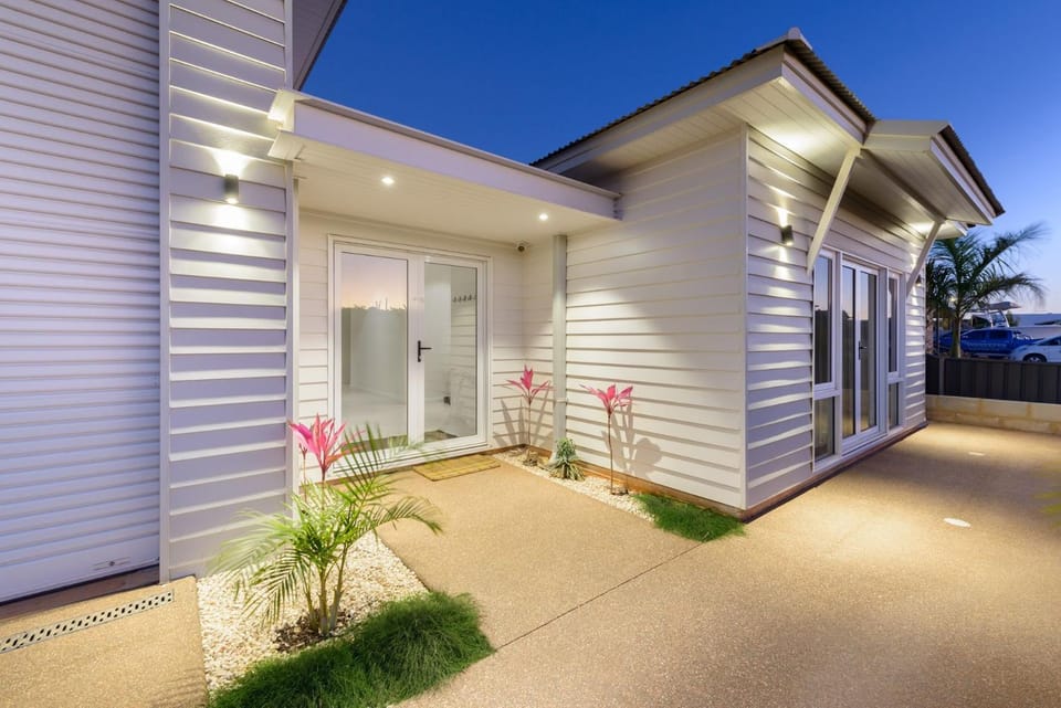 54 Madaffari Drive - Pool and Jetty House in Exmouth