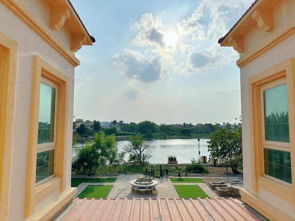 Luxury enormous villa in Islands Villa in Dubai