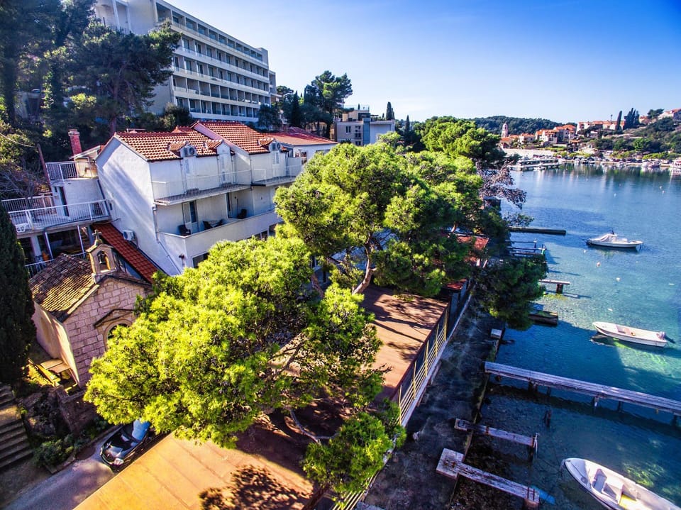 View (from property/room), Decorative detail, Bedroom, City view, Sea view, Street view
