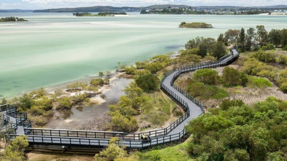 Caves Beach Retreat - close to beach and shops Apartment in Swansea
