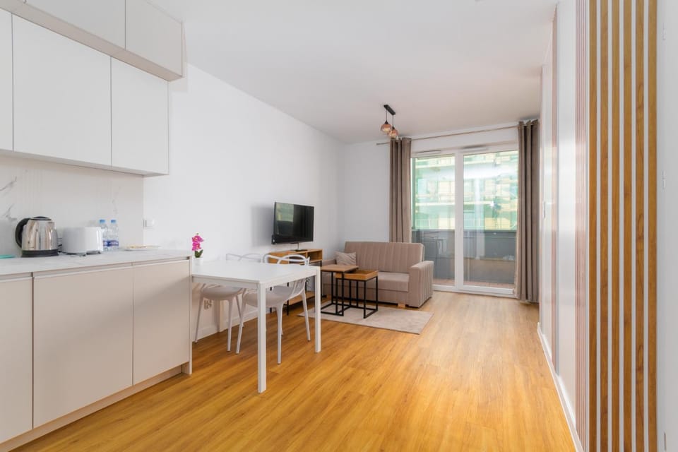 TV and multimedia, Kitchen or kitchenette, Living room, Seating area, Dining area