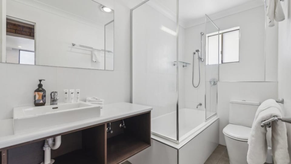 Shower, Toilet, Bathroom, Other, Bath, towels