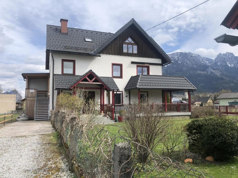 Property building, Day, Garden, Garden view, Mountain view