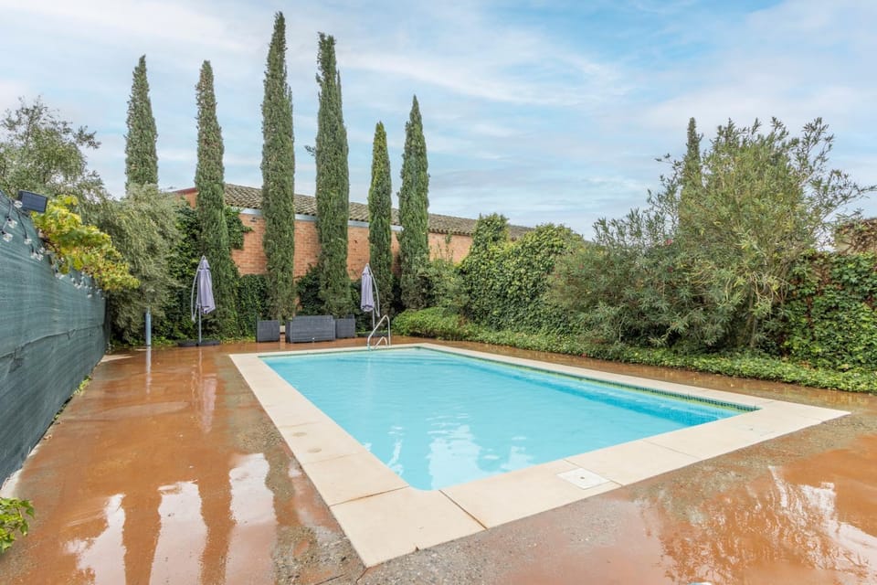 Property building, Swimming pool