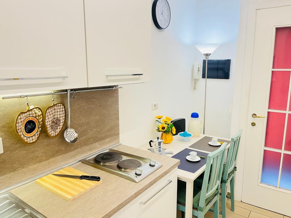 Kitchen or kitchenette, pet friendly, stove