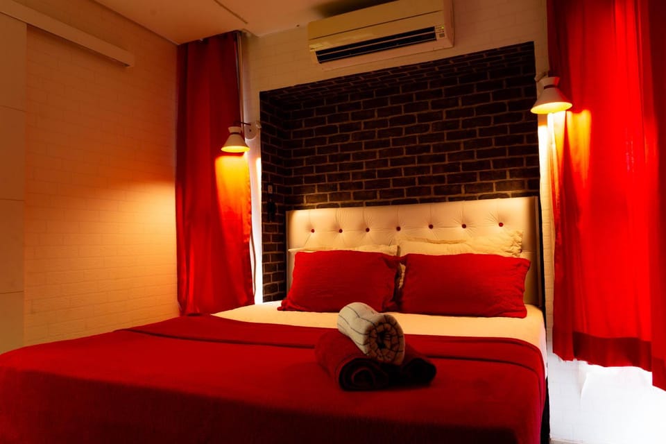 Photo of the whole room, Bedroom