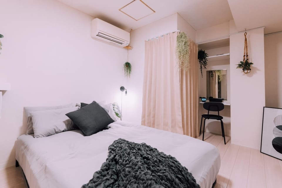 Bed, Photo of the whole room, Bedroom