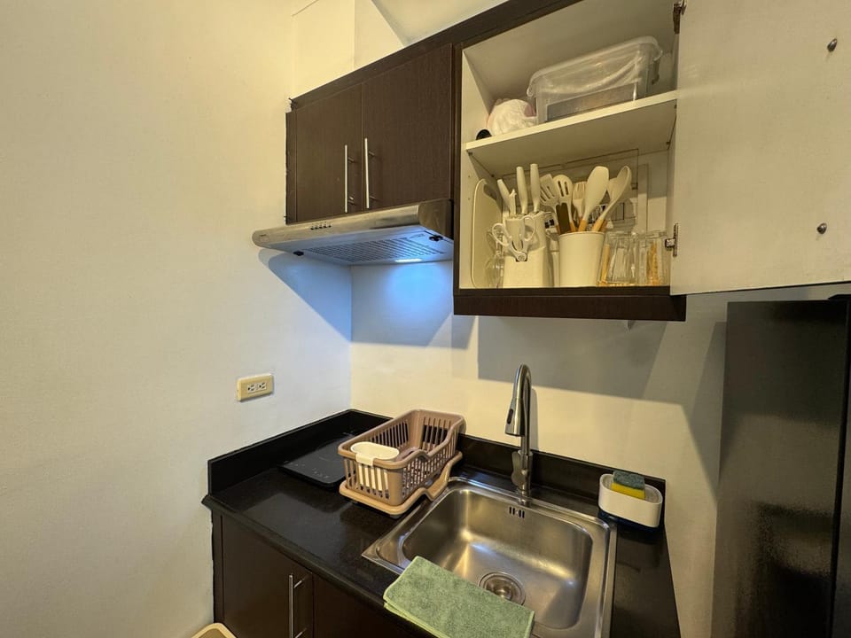 Your perfect retreat in Stamford! Enjoy our stylish, fully furnished studio just steps away from the vibrant Venice Mall Apartment in Makati