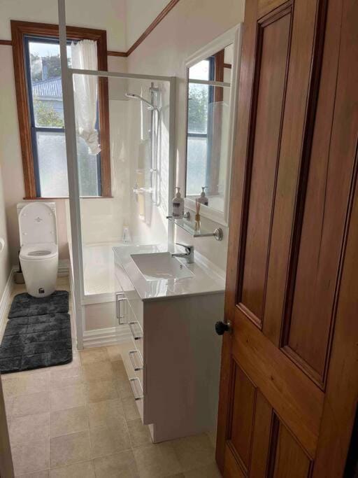 Shower, Toilet, Bathroom, Bath