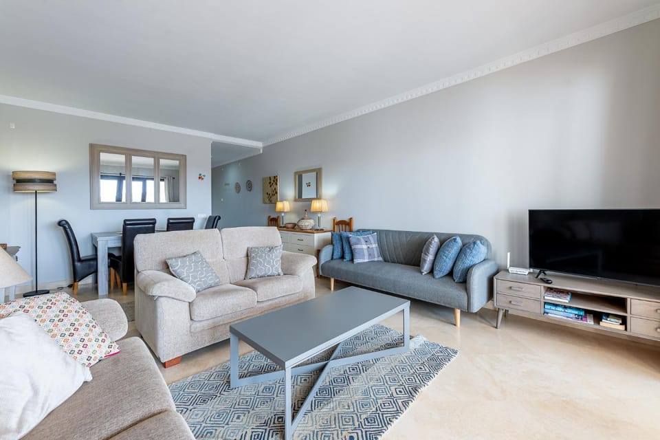 Communal lounge/ TV room, Living room