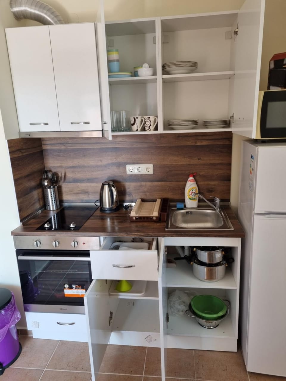 Kitchen or kitchenette
