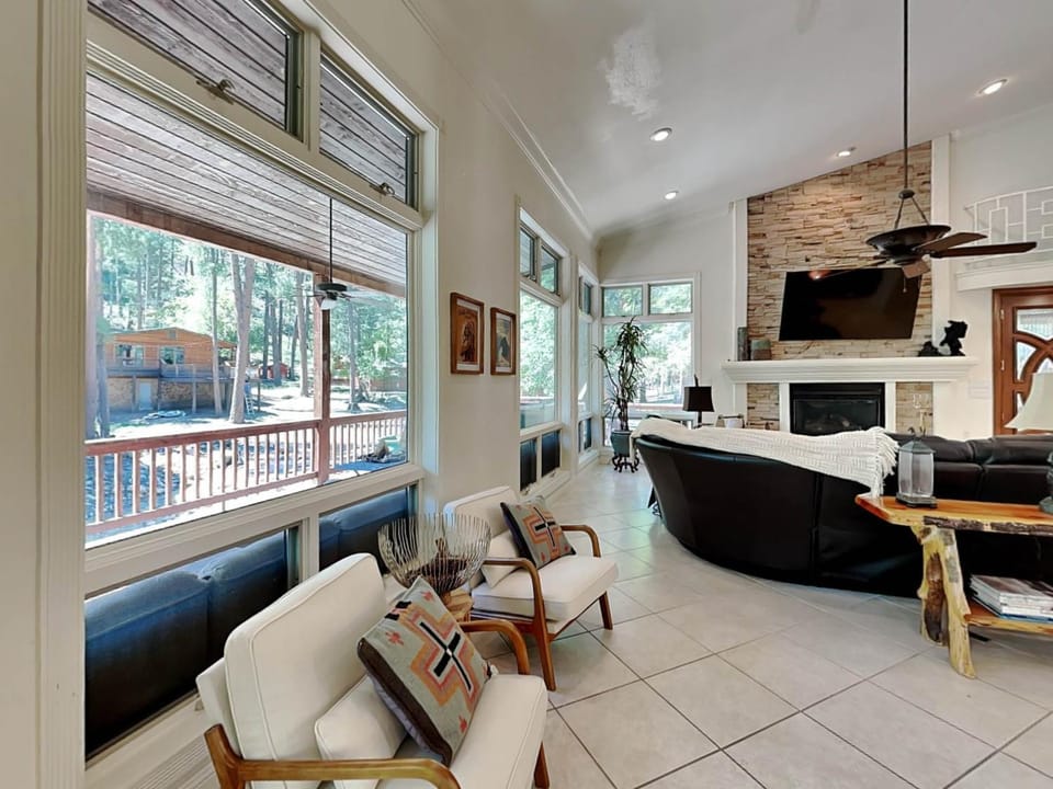 TV and multimedia, Living room, Seating area, fireplace, furniture
