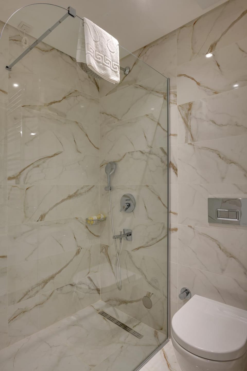 Shower, Toilet, Bathroom, towels