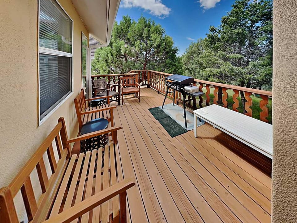 Natural landscape, BBQ facilities, Balcony/Terrace, Seating area