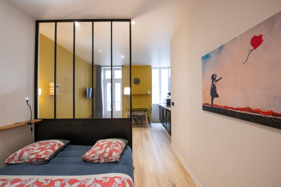 Photo of the whole room, Bedroom