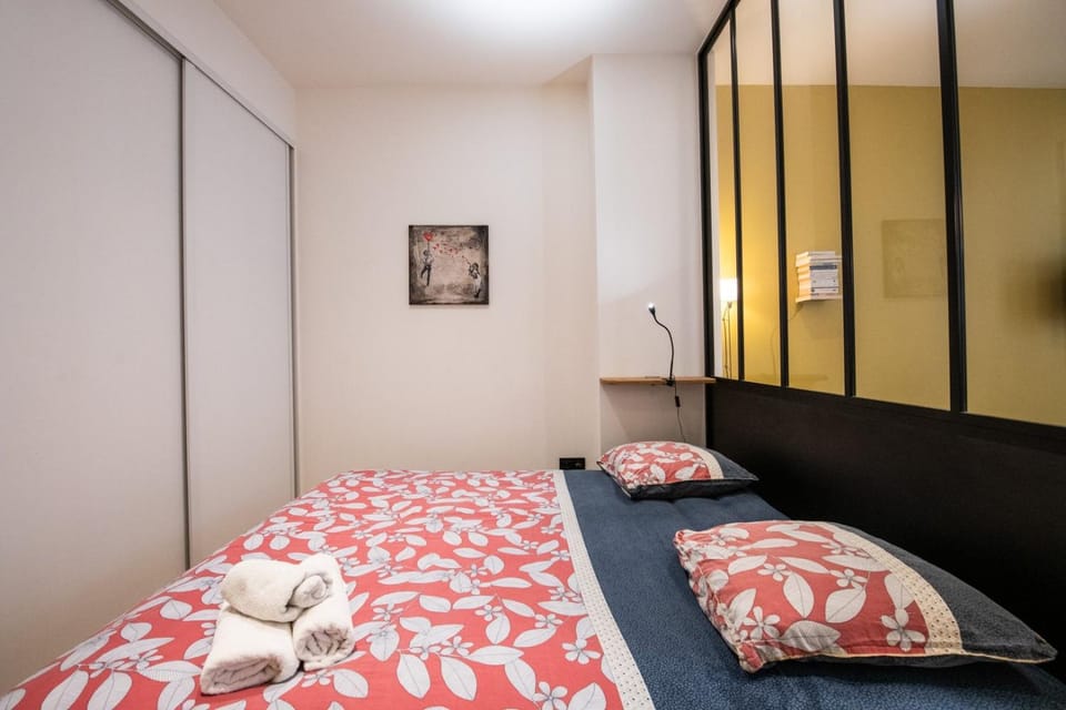 Bed, Photo of the whole room, Bedroom
