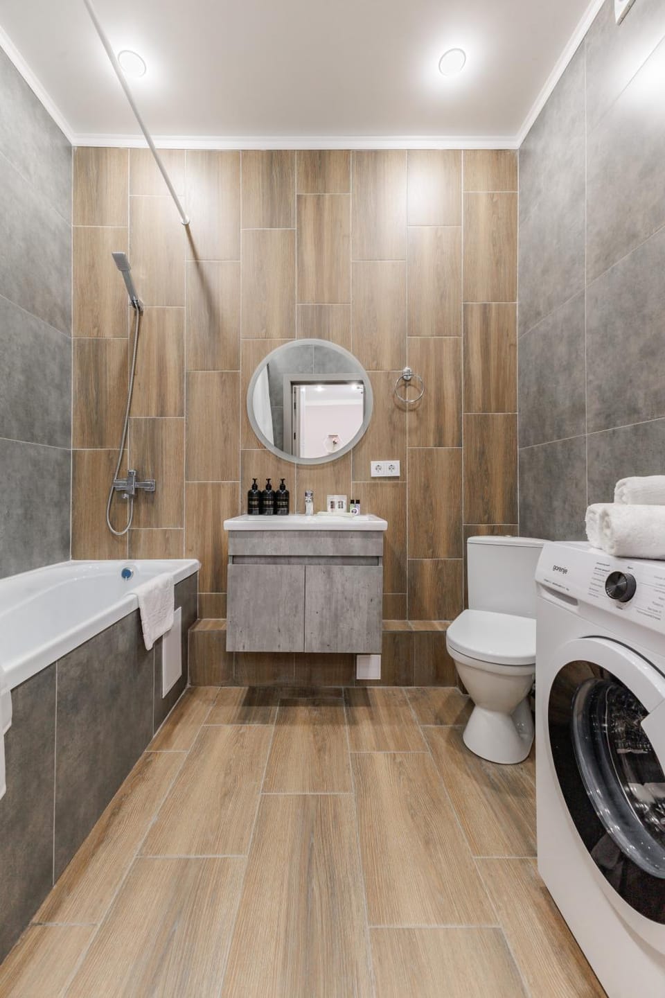 Toilet, Bathroom, towels, washing machine