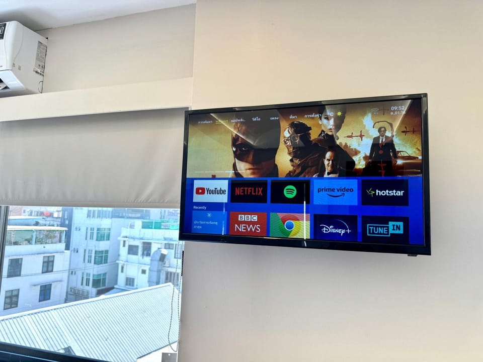 Communal lounge/ TV room