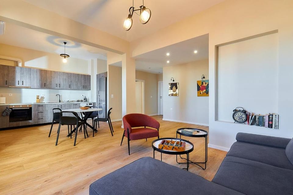 Kitchen or kitchenette, Living room, Seating area, Dining area, oven, stove