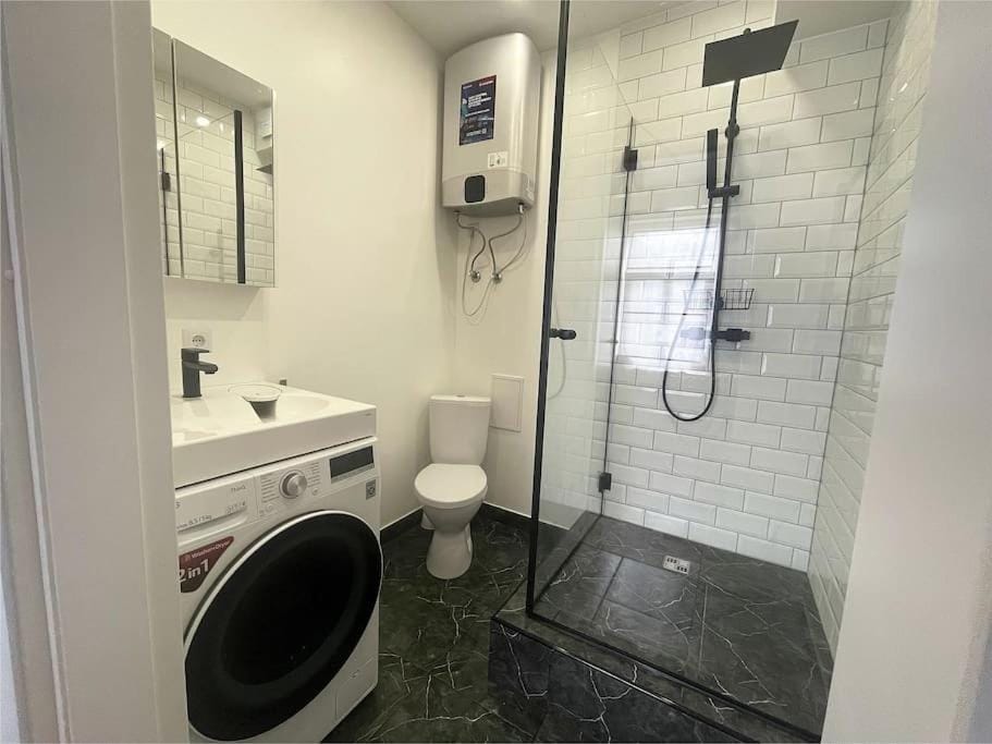 Shower, Toilet, Bathroom, washing machine