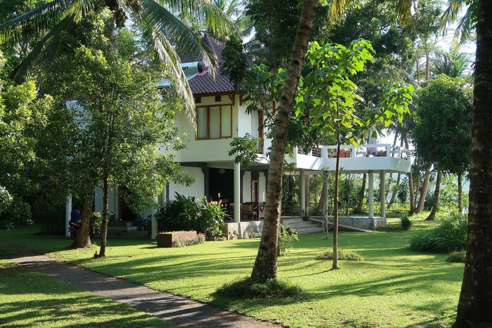 Property building, Day, Natural landscape, Garden, Garden view