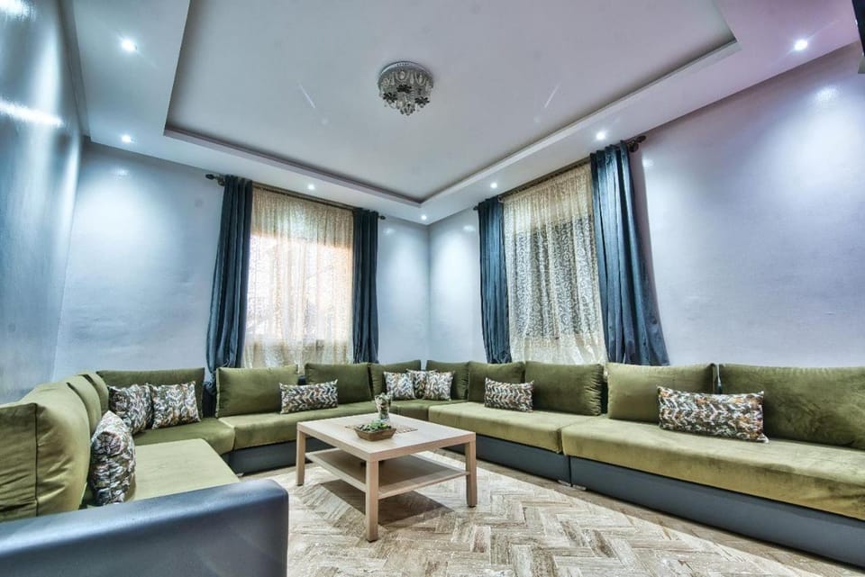 Golden Twilight Apartment in Marrakesh-Safi