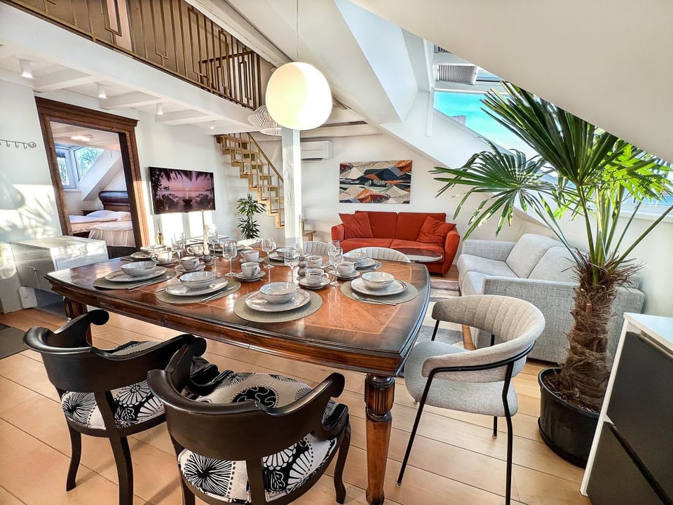 Living room, Dining area