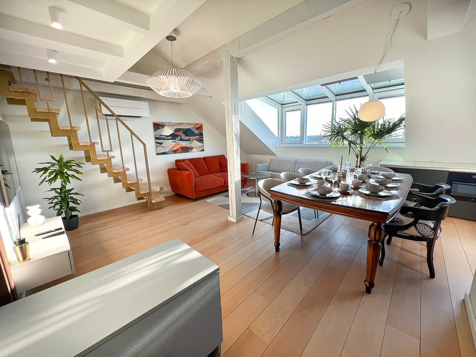 Living room, Seating area, air conditioner